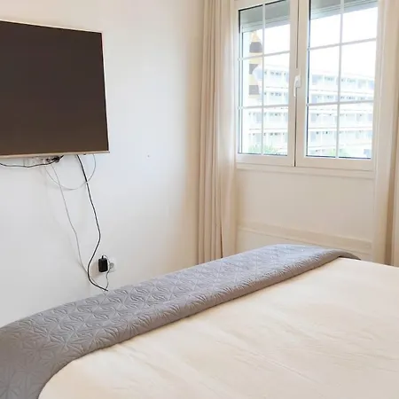 Luminoso Con Piscina Y Aparcamiento *