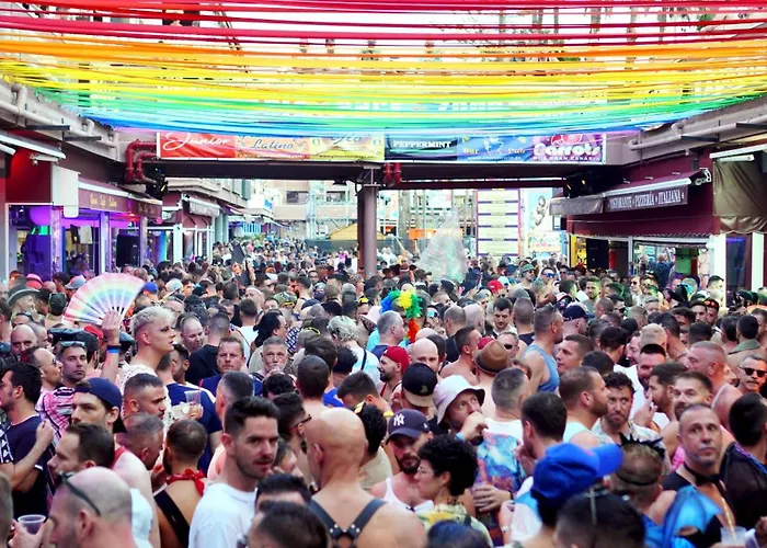 Luminoso Con Piscina Y Aparcamiento شقة *